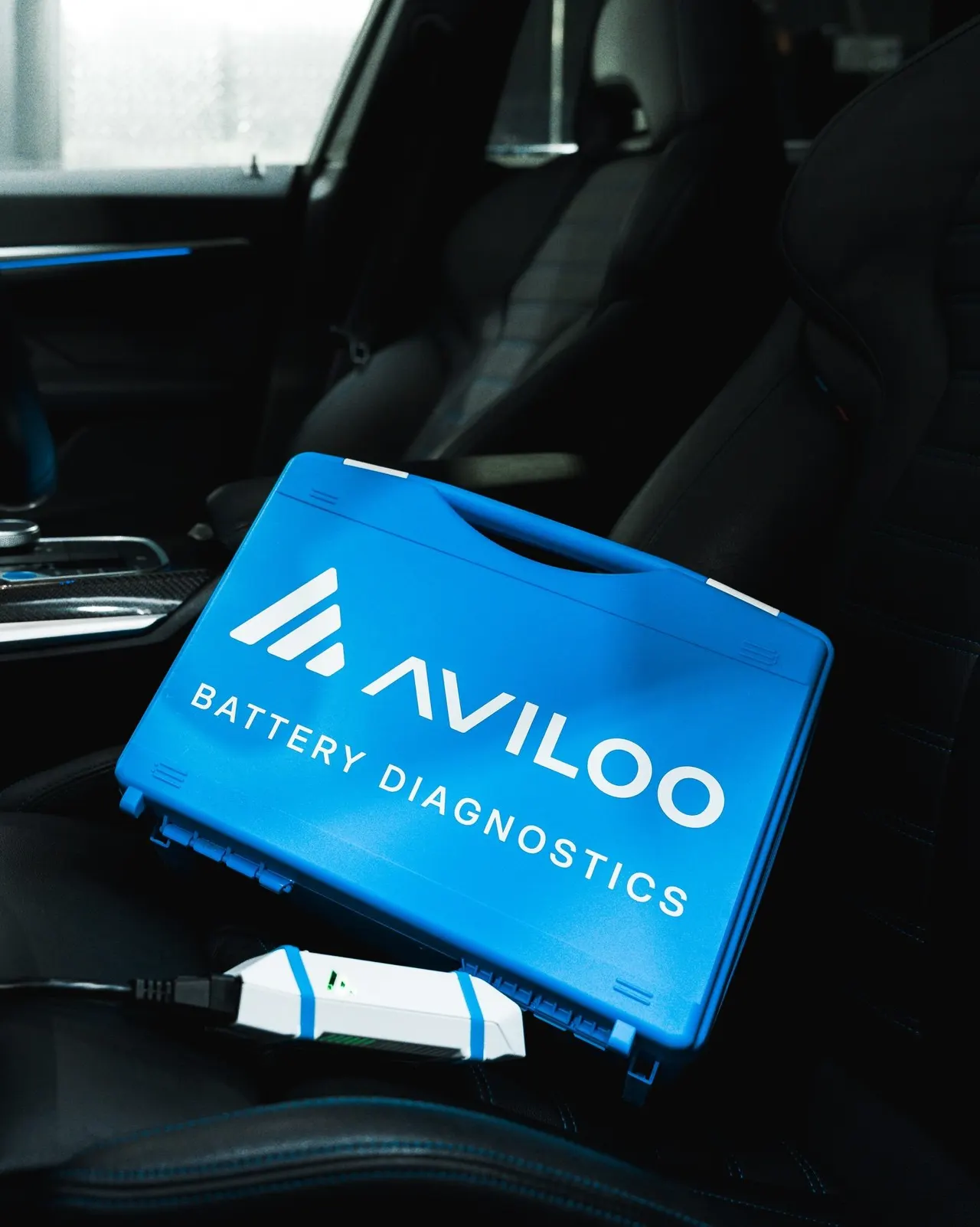 AVILOO-batteritestare inne i en bil