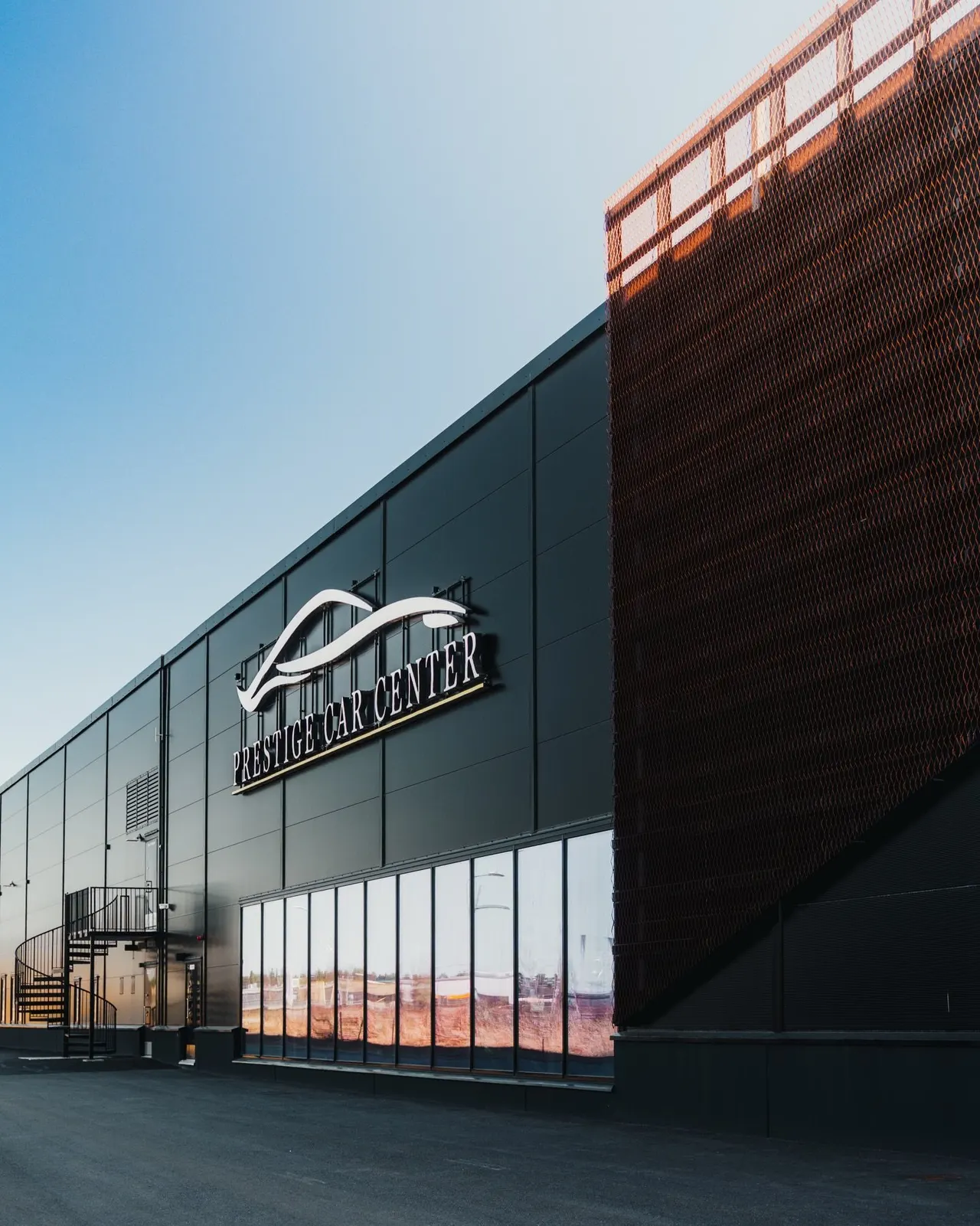 Prestige Car Centerin toimitilat Vaasassa ulkoa