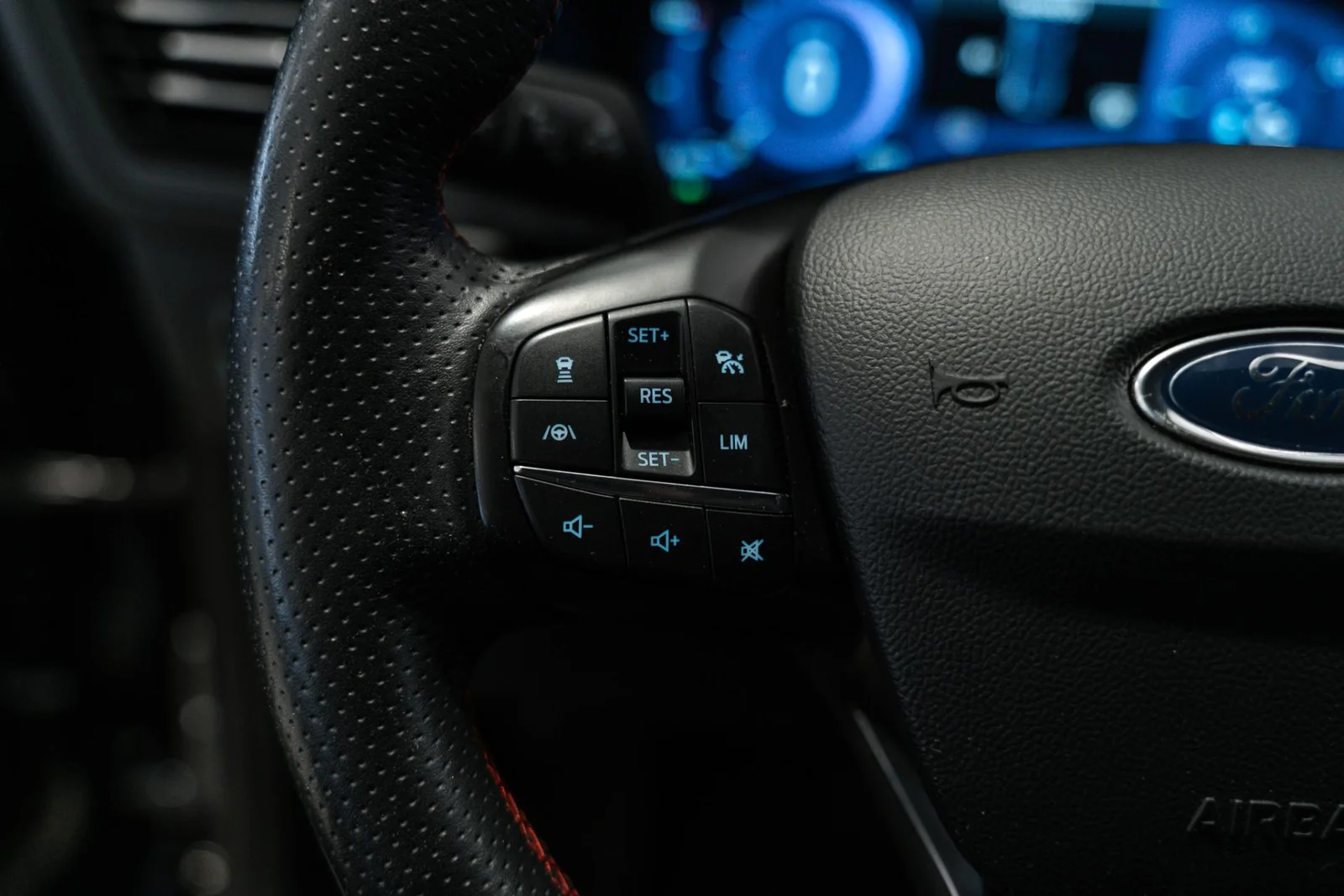 Ford Kuga 2,5 Ladattava hybridi (PHEV) 225hv CVT FWD ST-Line 5-ovinen, kuva 12