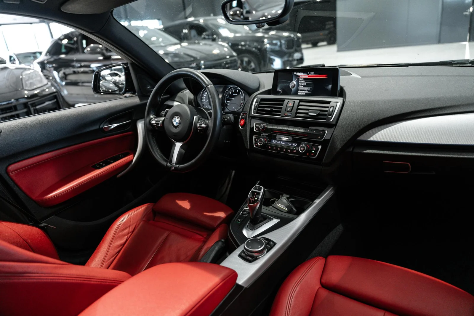 BMW M135i F20 Hatchback M135i A xDrive HUIPPUVARUSTELTU SUOMI-AUTO!, kuva 10