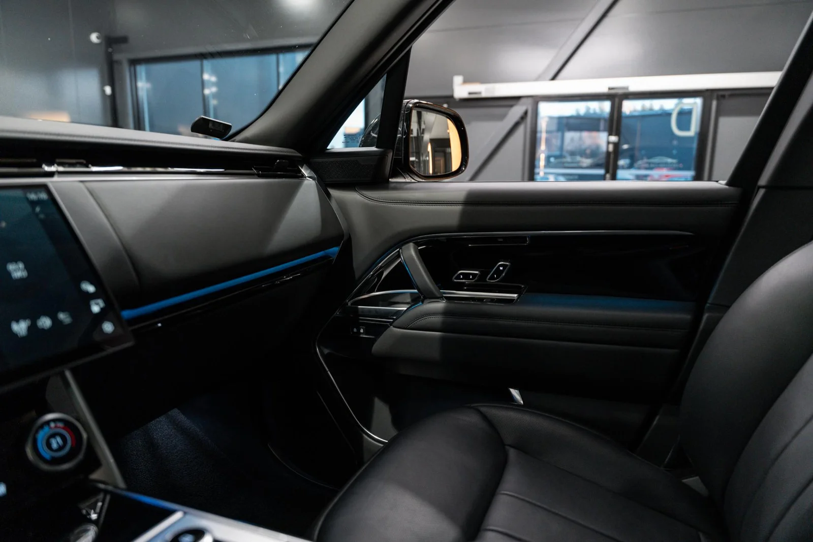 Land Rover Range Rover P510e Plug-in Hybrid Autobiography Suomi-auto, kuva 18