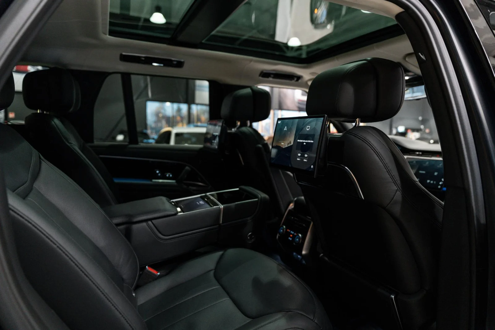 Land Rover Range Rover P510e Plug-in Hybrid Autobiography Suomi-auto, kuva 12