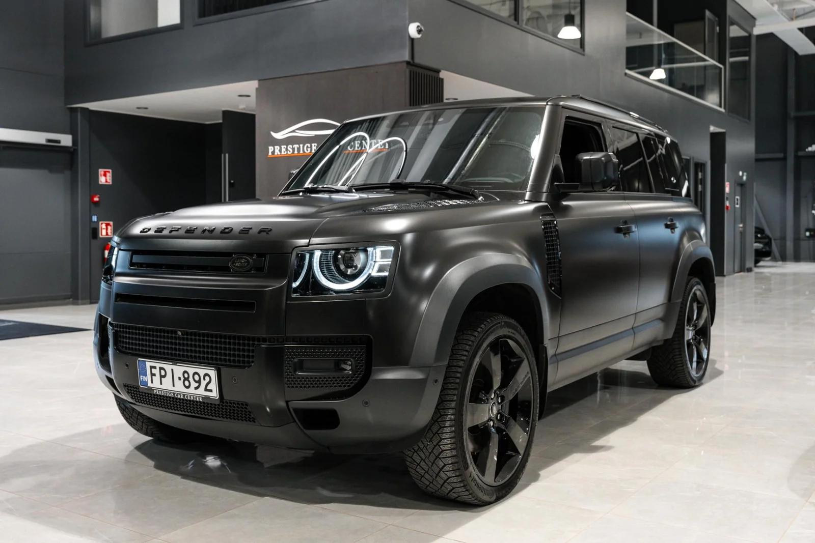 Land Rover Defender 110 D200 MHEV 23MY sis. alv, kuva 2
