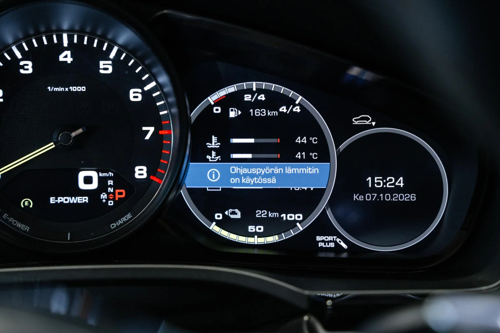 Porsche Cayenne E-Hybrid NÄYTTÄVÄ / HUPPUVARUSTELU! (3,95% Korko KAMPANJA!), kuva 17