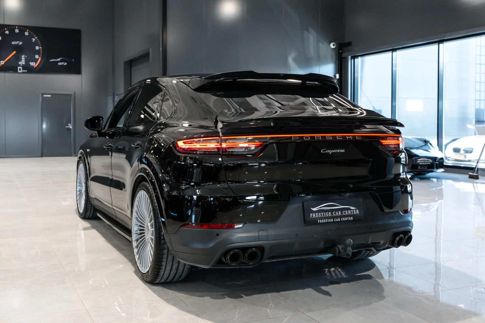 Porsche Cayenne E-Hybrid NÄYTTÄVÄ / HUPPUVARUSTELU! (3,95% Korko KAMPANJA!), kuva 5