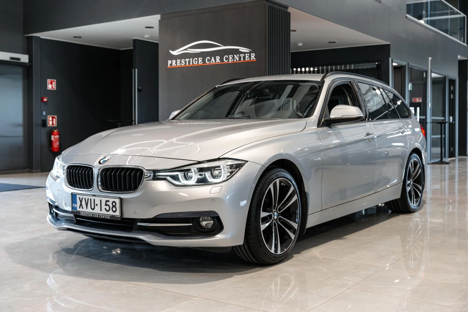BMW 318 F31 Touring 318d A Business Exclusive Sport / Suomi-auto, kuva 2