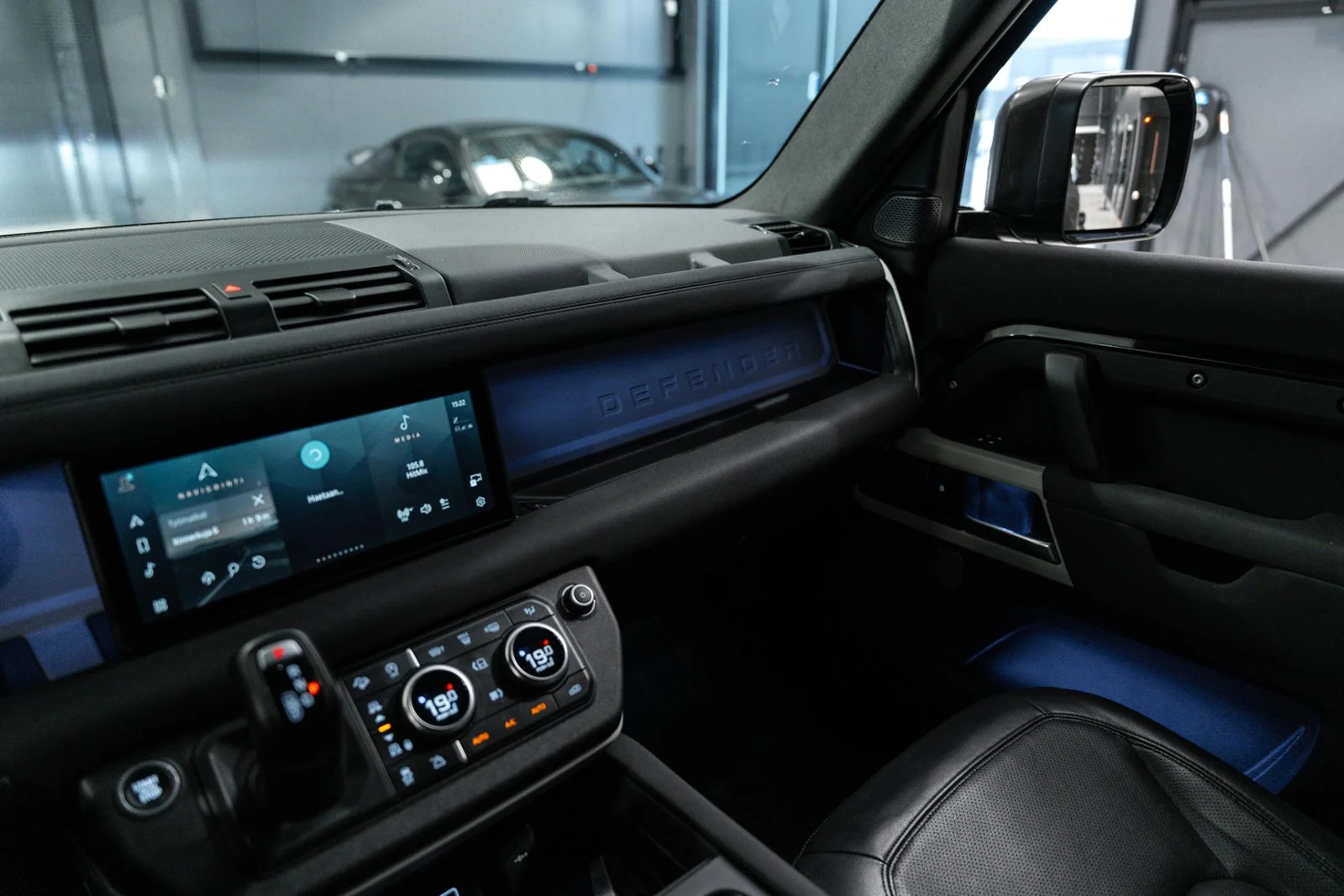Land Rover Defender 110 D200 MHEV 23MY sis. alv, kuva 17
