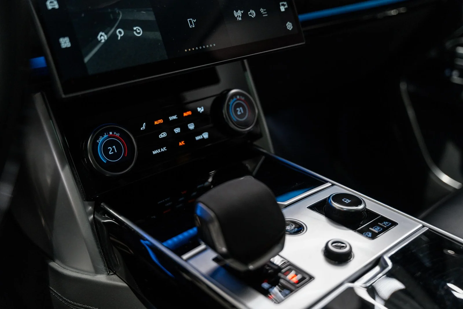 Land Rover Range Rover P510e Plug-in Hybrid Autobiography Suomi-auto, kuva 17