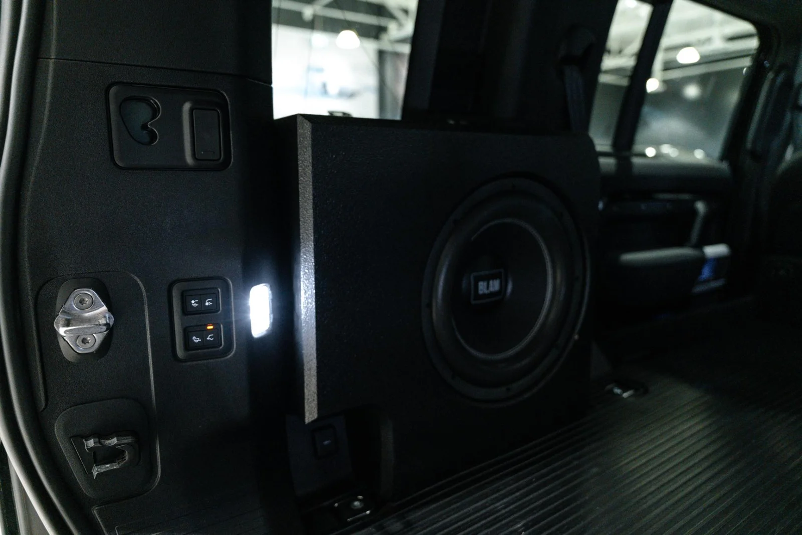 Land Rover Defender 110 D200 MHEV 23MY sis. alv, kuva 13