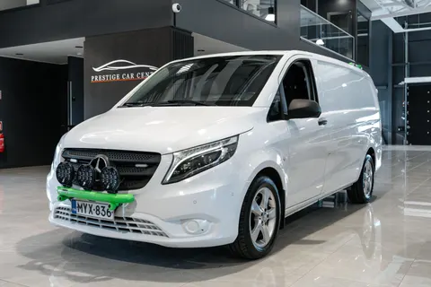 Mercedes-Benz Vito 119CDI 4x4-3,2/32K keskipitkä A2 A HUIPPUVARUSTELTU!