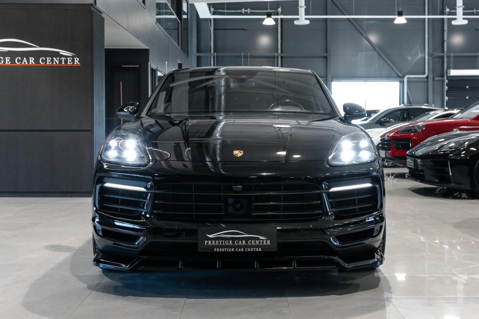 Porsche Cayenne E-Hybrid NÄYTTÄVÄ / HUPPUVARUSTELU! (3,95% Korko KAMPANJA!), kuva 3