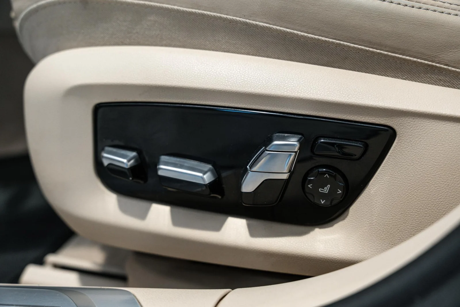 BMW 745 G12 Sedan 745Le A xDrive HUIPPUVARUSTELTU!, kuva 13
