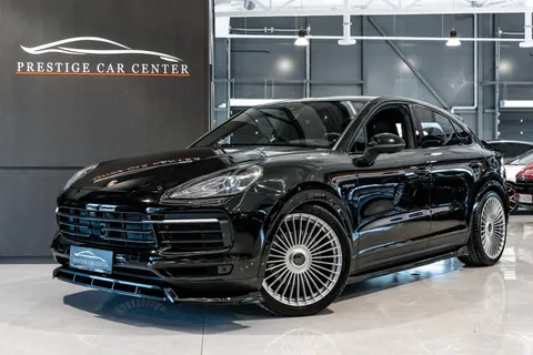 Porsche Cayenne E-Hybrid NÄYTTÄVÄ / HUPPUVARUSTELU! (3,95% Korko KAMPANJA!)