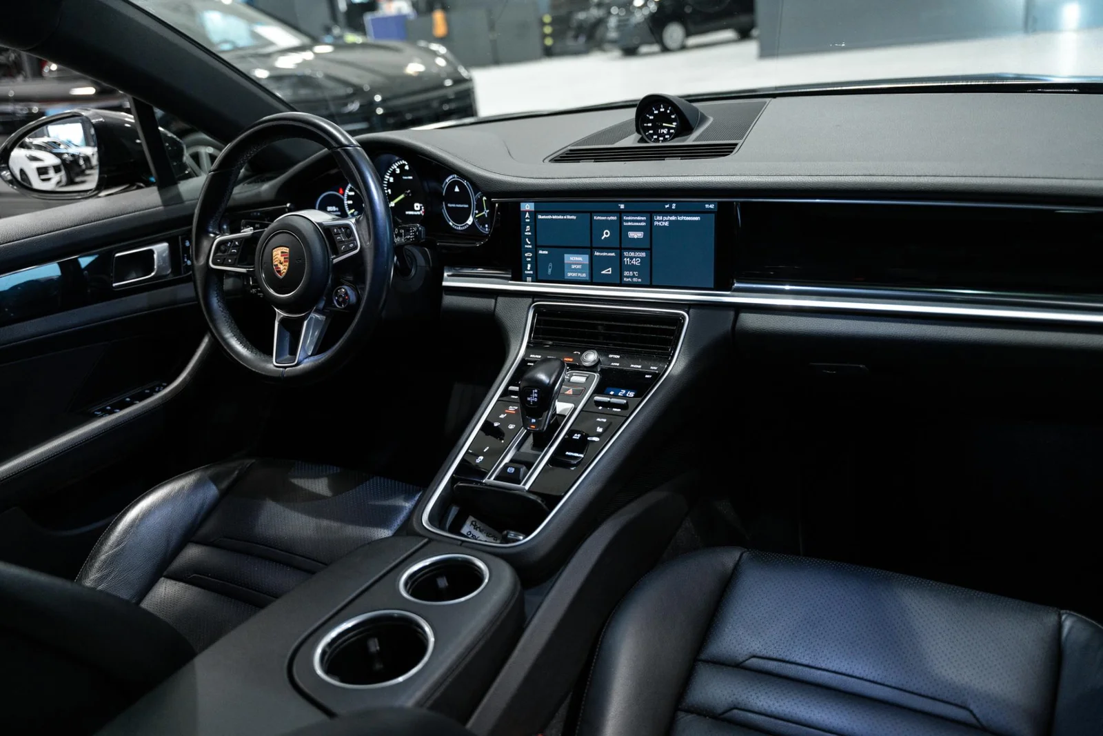 Porsche Panamera 4 E-Hybrid Sport Turismo Sport pakoputkisto / Panoraama, kuva 10