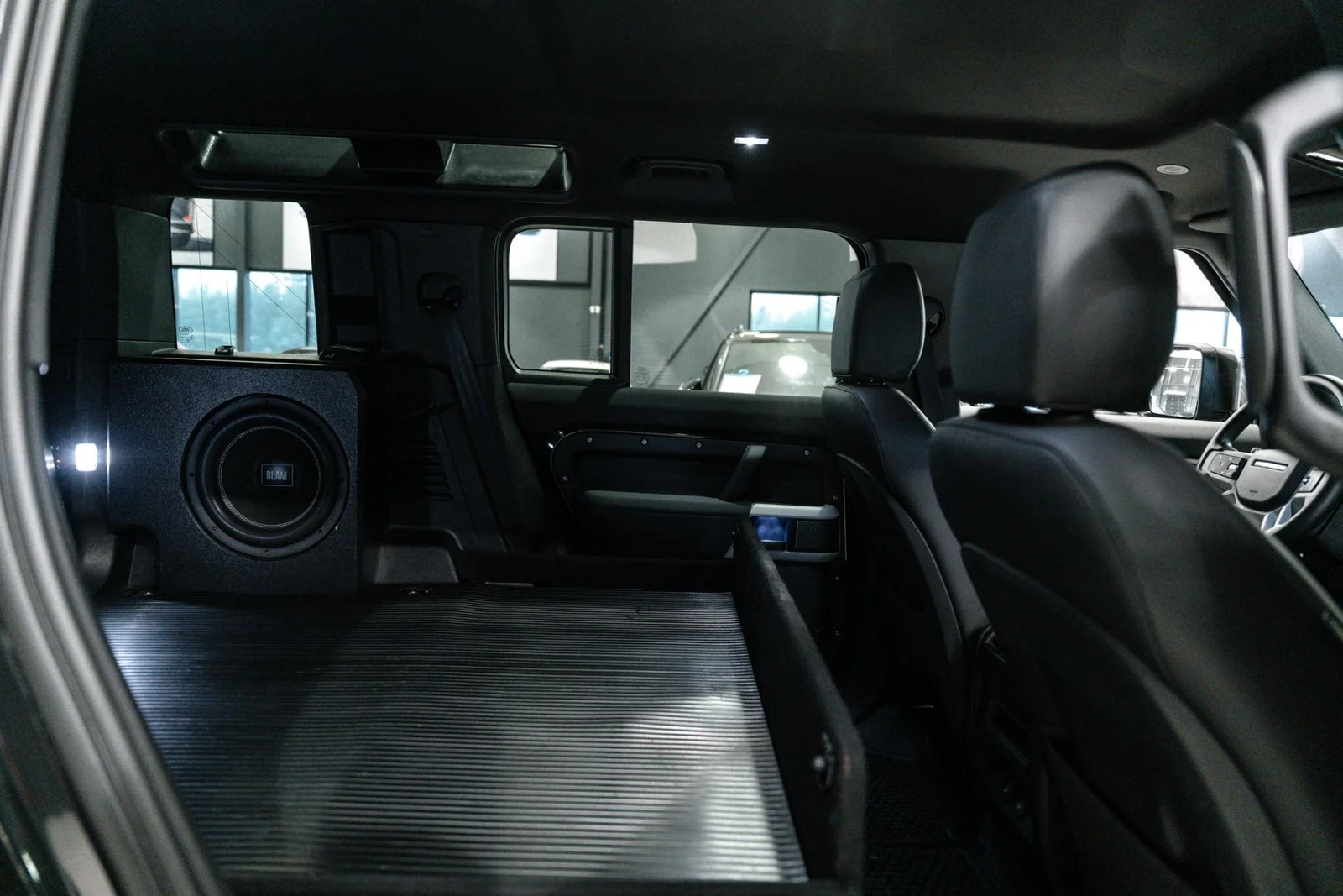 Land Rover Defender 110 D200 MHEV 23MY sis. alv, kuva 9