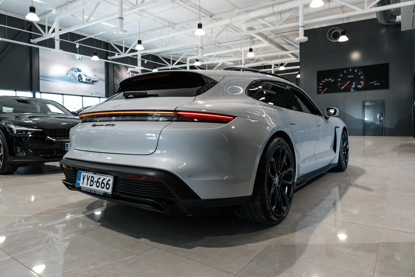 Porsche Taycan GTS Sport Turismo HUIPPUVARUSTELTU!, kuva 8
