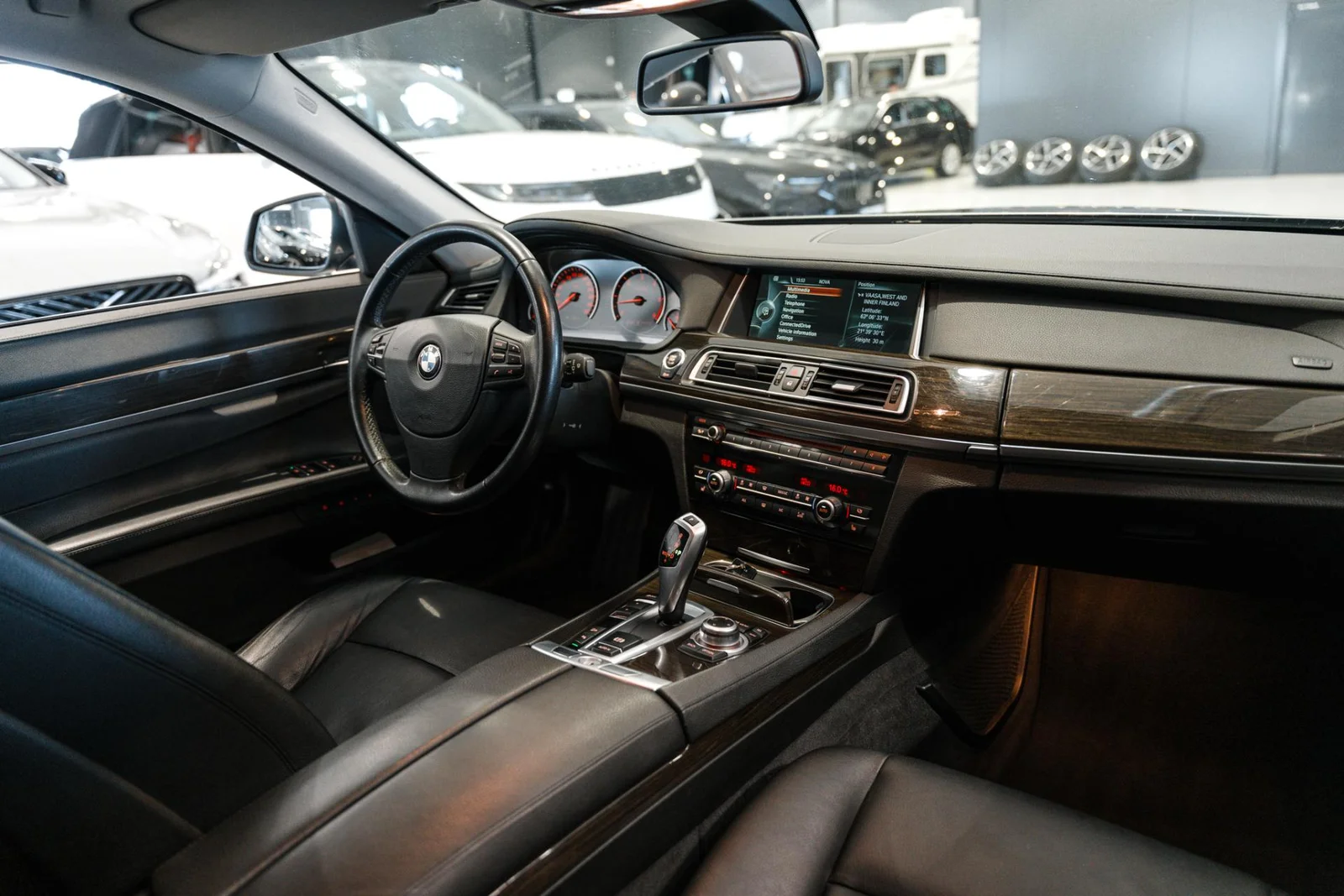 BMW 730 TwinPower Turbo A xDrive F01 Sedan, kuva 9
